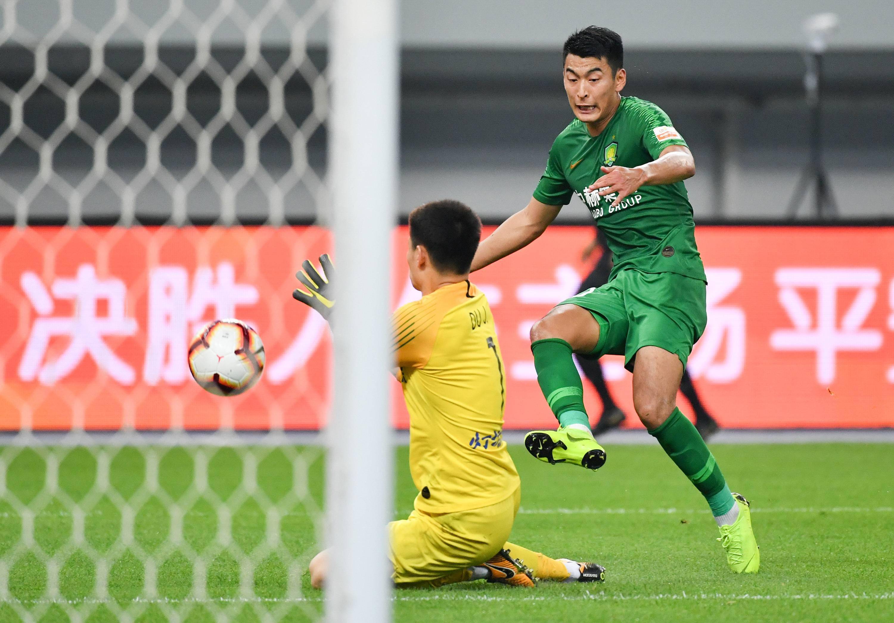 包含罗斯托夫对阵汉诺威,双方备战激烈的词条 包含罗斯托夫对阵汉诺威,双方备战激烈的词条