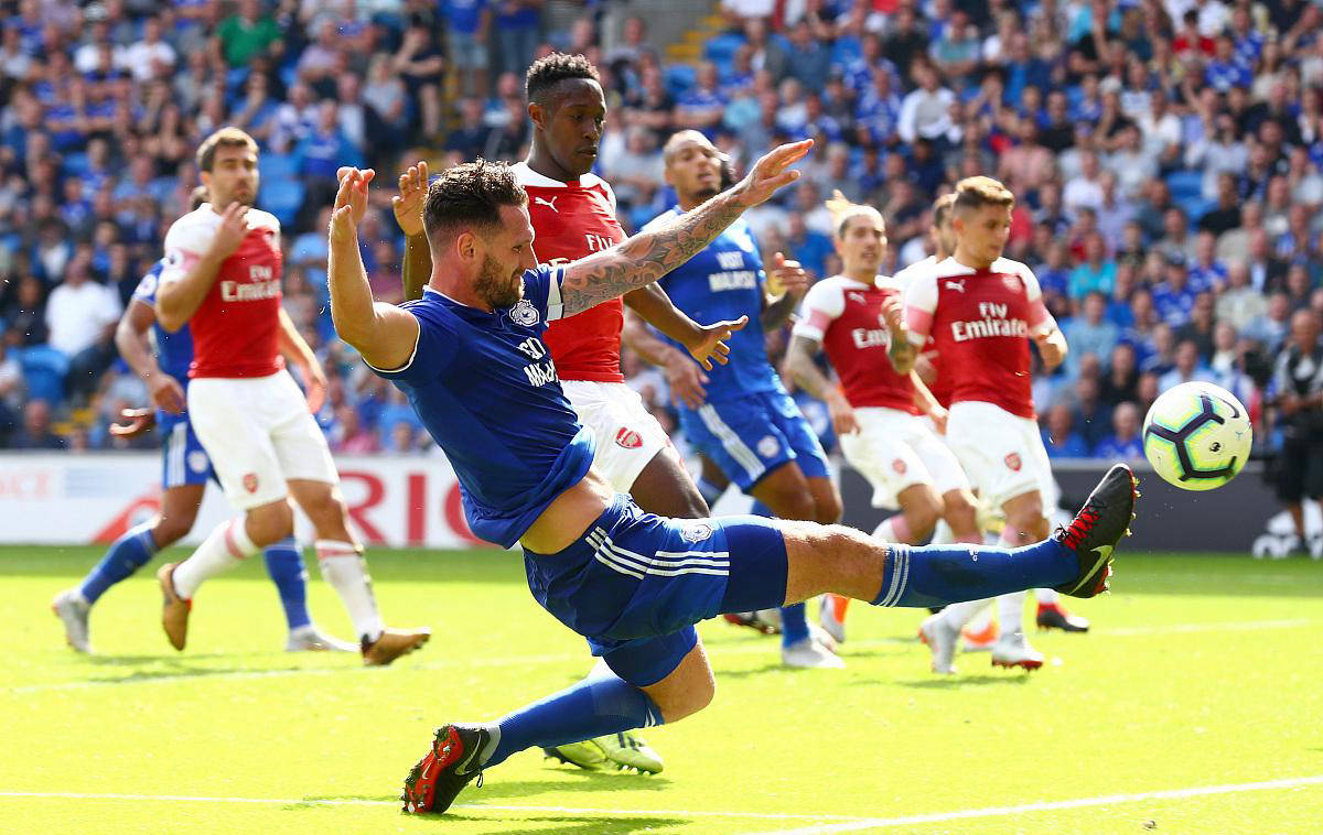 包含欧冠夺冠热门遭遇两连败，球队士气低迷的词条