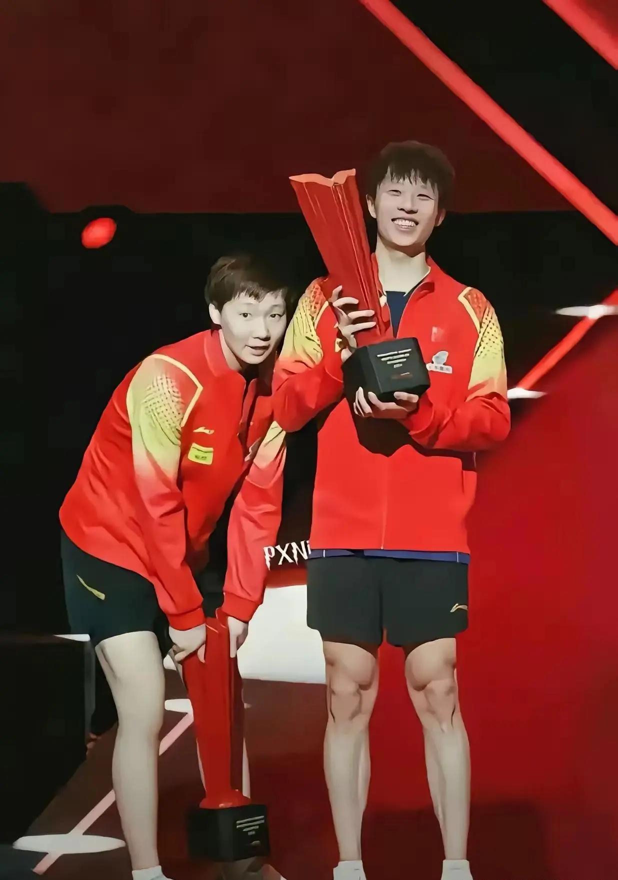 比赛中球员们百分百投入,为荣誉而战 比赛中球员们百分百投入,为荣誉而战