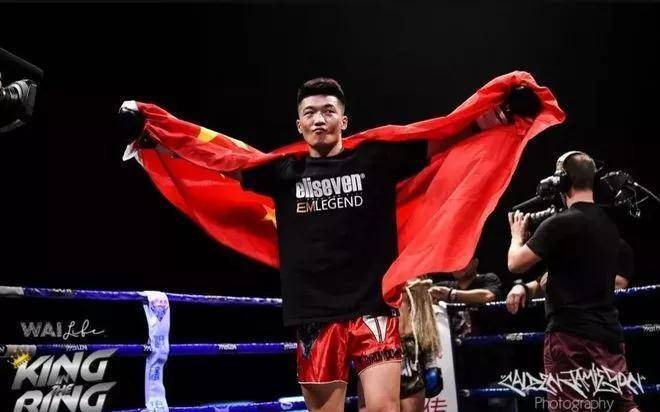 跆拳道决赛选手豪气勇夺头筹