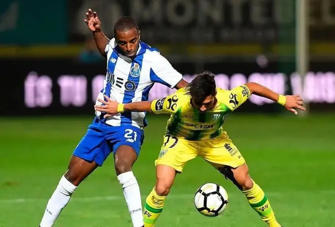 包含国际足球联赛战火连续，球员实力对抗的词条