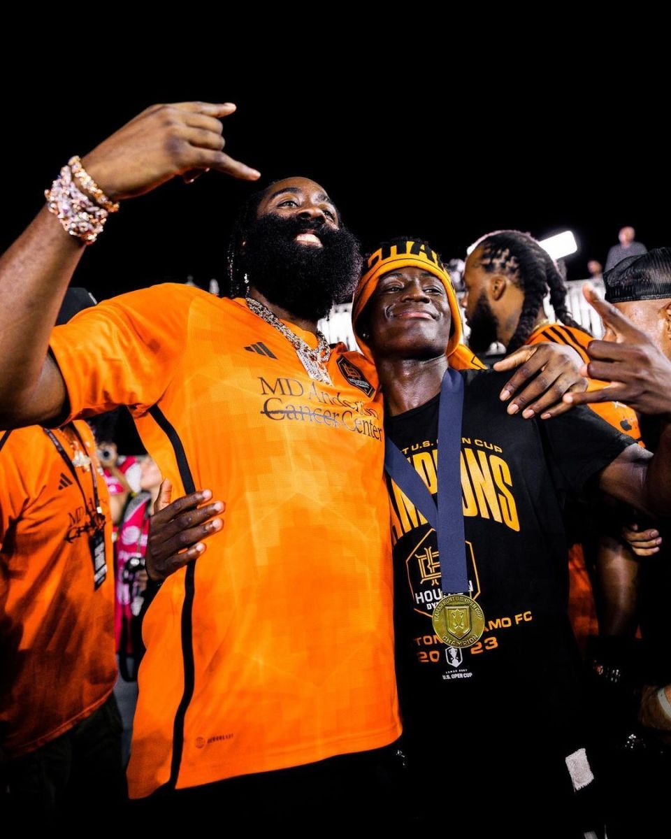 奔世界之名冠军，正对座冠军的简单介绍