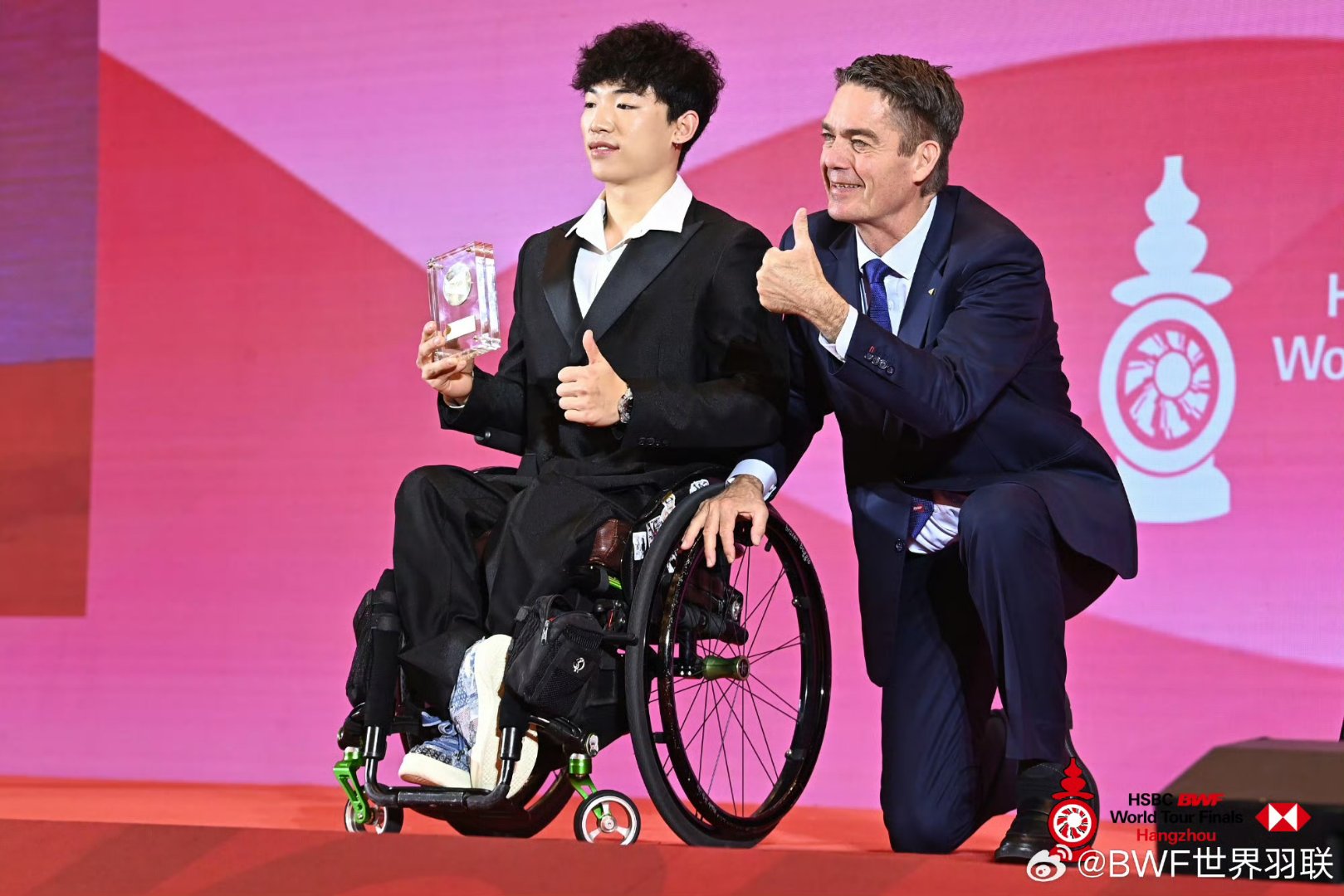 新西兰运动员奋勇拼搏勇夺前列 新西兰运动员奋勇拼搏勇夺前列