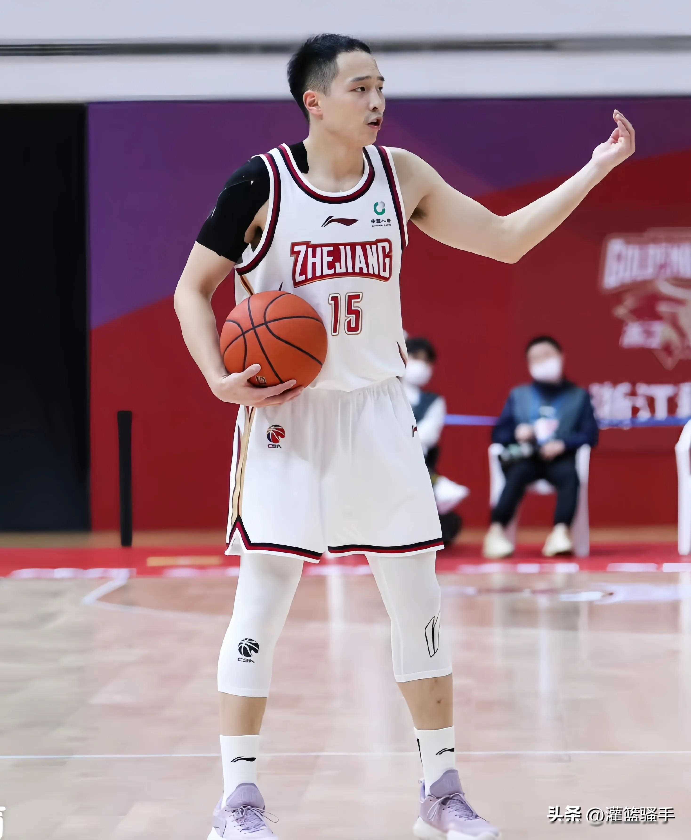 篮球联赛球员状态火爆，技术表现出色的简单介绍