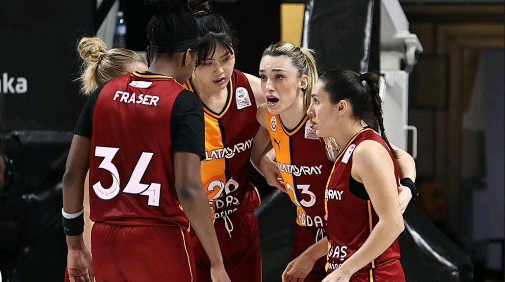 墨西哥联赛球队战胜对手，士气高昂