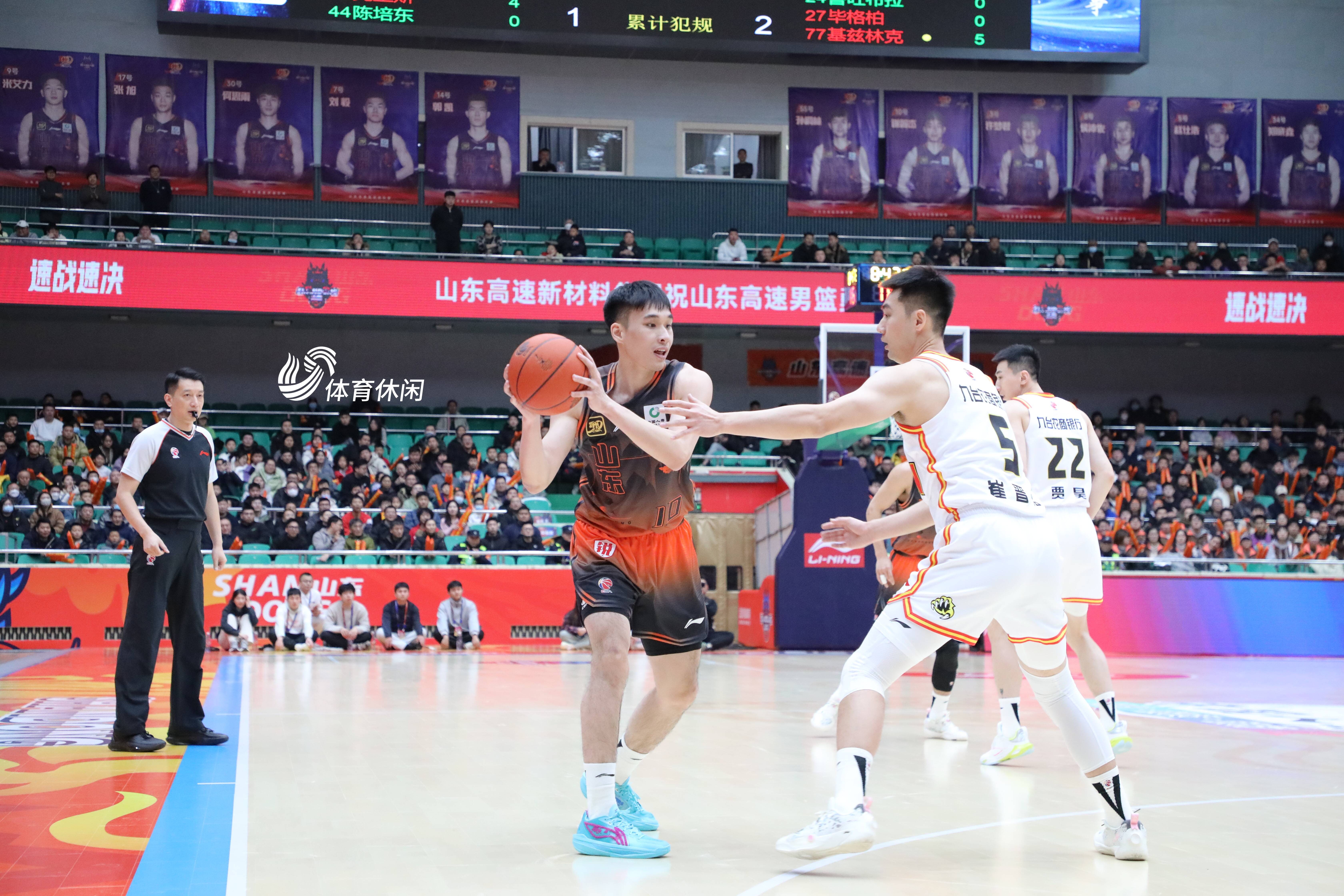 山东男篮击败爵士队，成功晋级季后赛八强