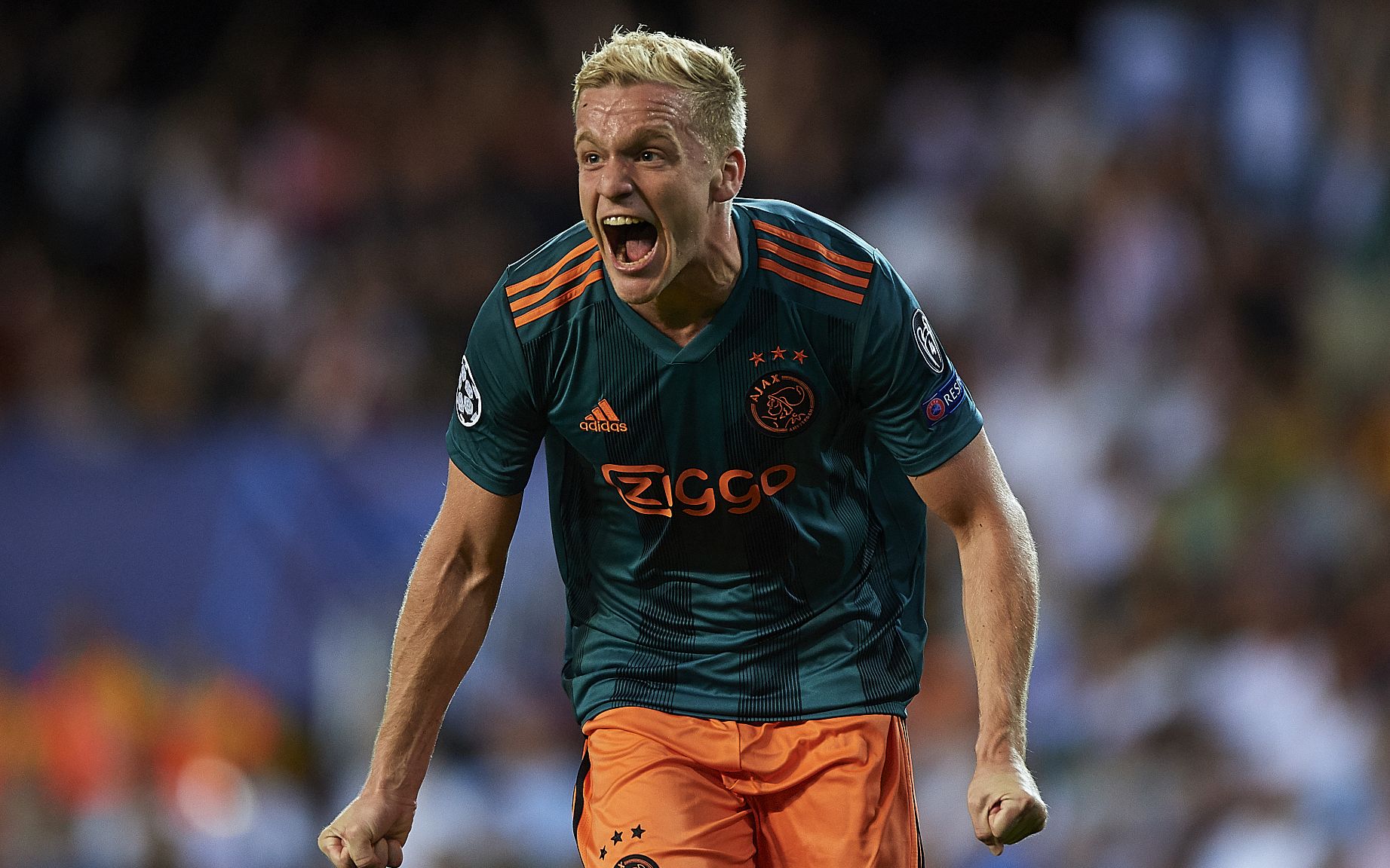 罗马惊险逆转阿贾克斯,小组头名稳坐 罗马惊险逆转阿贾克斯,小组头名稳坐