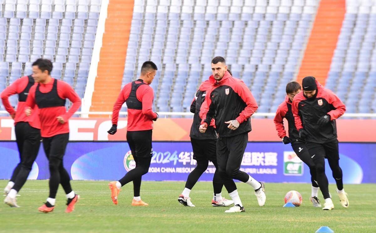 中超球队实力强大,备战争夺胜利的简单介绍 中超球队实力强大,备战争夺胜利的简单介绍