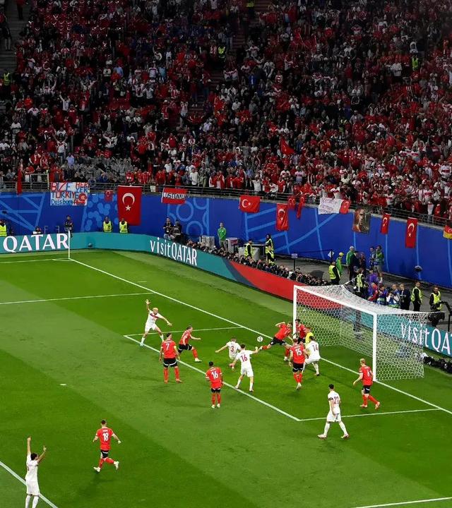 奥地利队逆袭成功，晋级八强