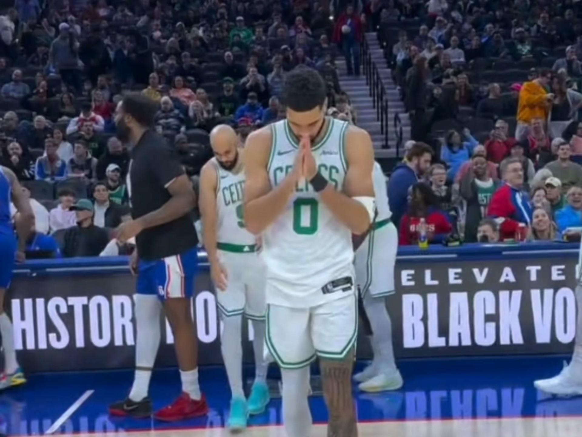 凯尔特人客场取胜，表现出色