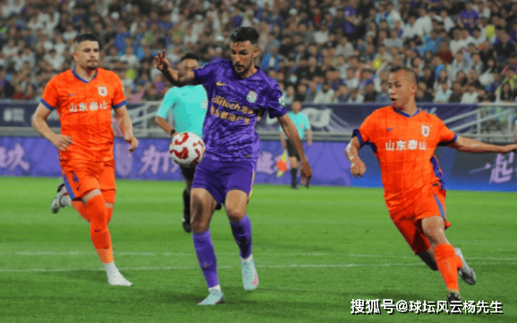 中超赛场上惊现疯狂一幕,谁能稳住局势? 中超赛场上惊现疯狂一幕,谁能稳住局势?