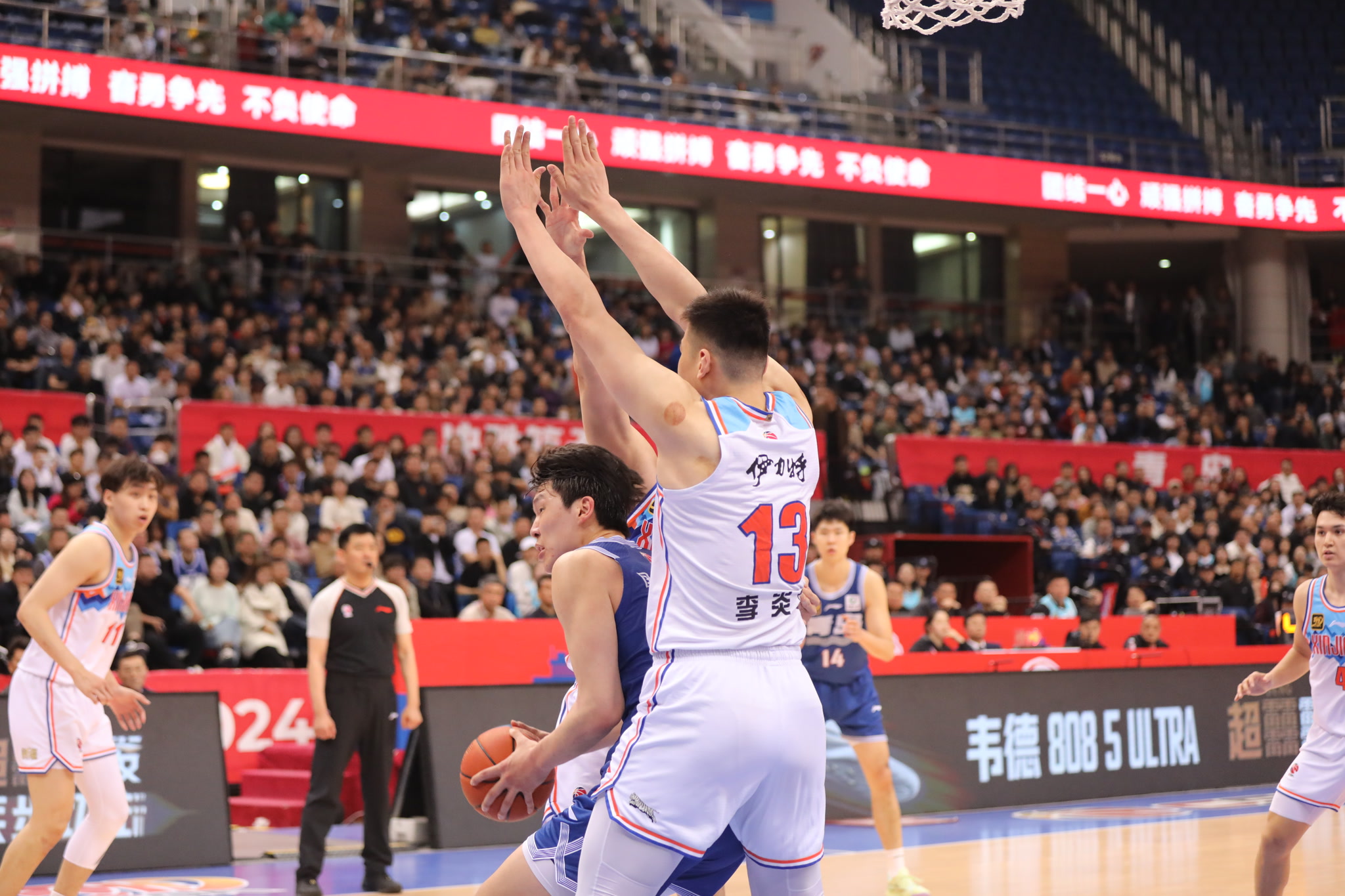 青岛男篮整装待发,力争胜利关键 青岛男篮整装待发,力争胜利关键