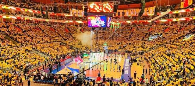 红黄蓝战队对决,火爆场面震撼赛场 红黄蓝战队对决,火爆场面震撼赛场