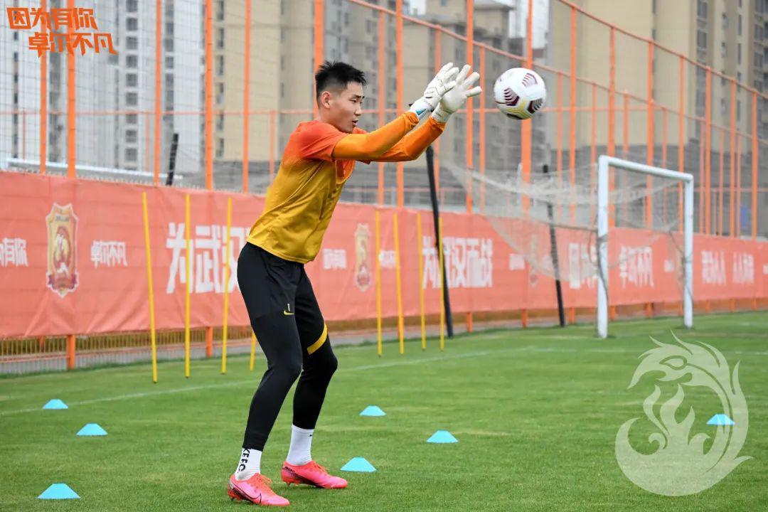 职业足球联赛关键战事现新进展 职业足球联赛关键战事现新进展