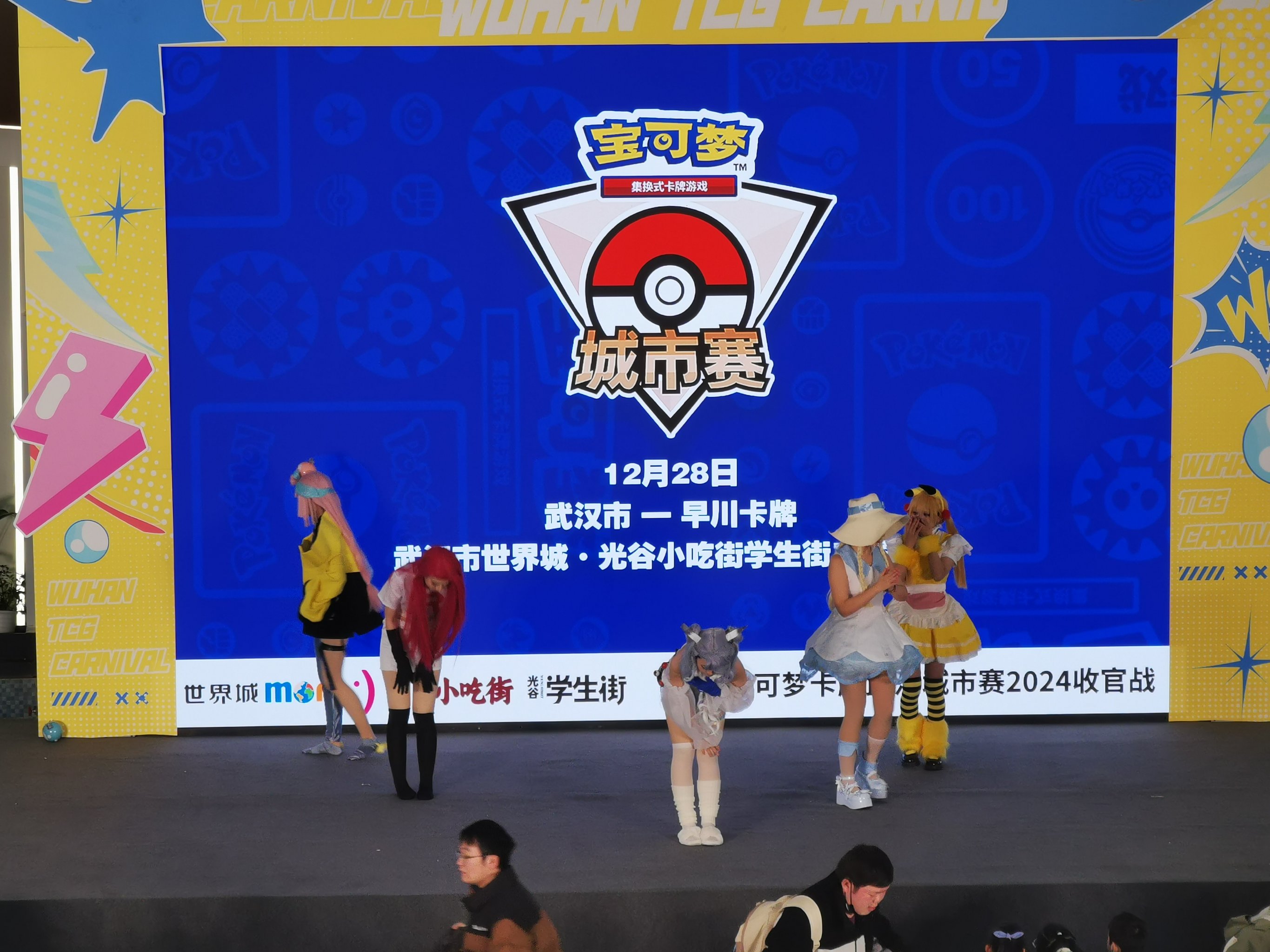 比赛中球队发挥团队合作,实现胜利 比赛中球队发挥团队合作,实现胜利