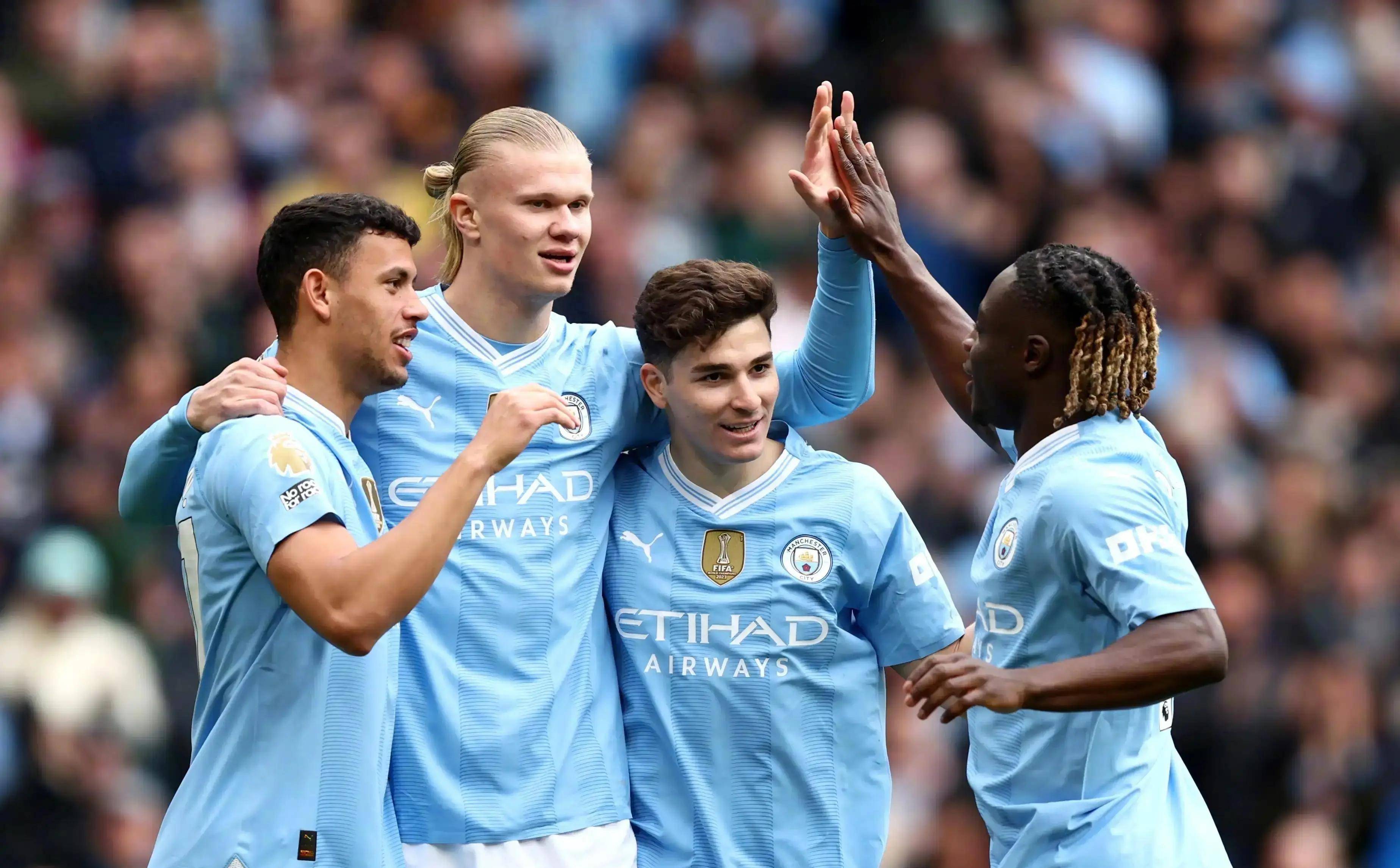 曼城与利物浦的较量将掀起一番腥风血雨 曼城与利物浦的较量将掀起一番腥风血雨