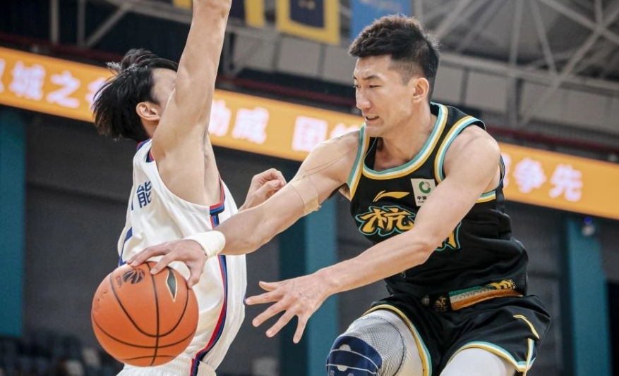 新疆男篮力克福建队,取得关键胜利 新疆男篮力克福建队,取得关键胜利