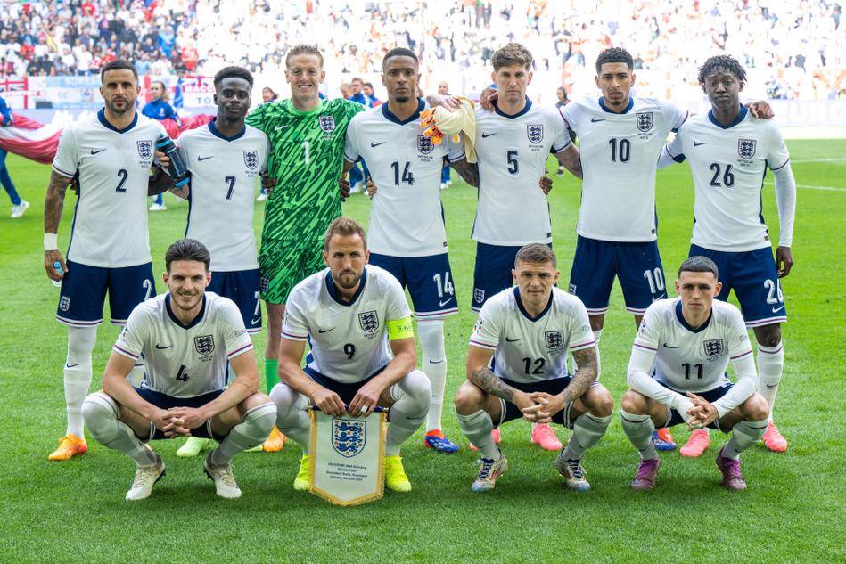 英格兰队凭借进球数力压乌克兰晋级