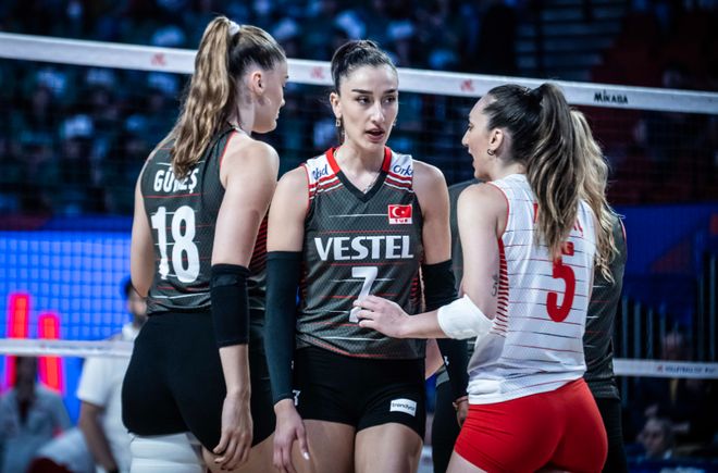 波兰大胜锁定丹麦，晋级一路狂飙