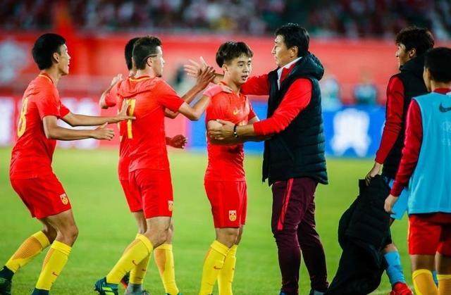 瓦拉多利德中场球员打脸主教练,引发争议 瓦拉多利德中场球员打脸主教练,引发争议