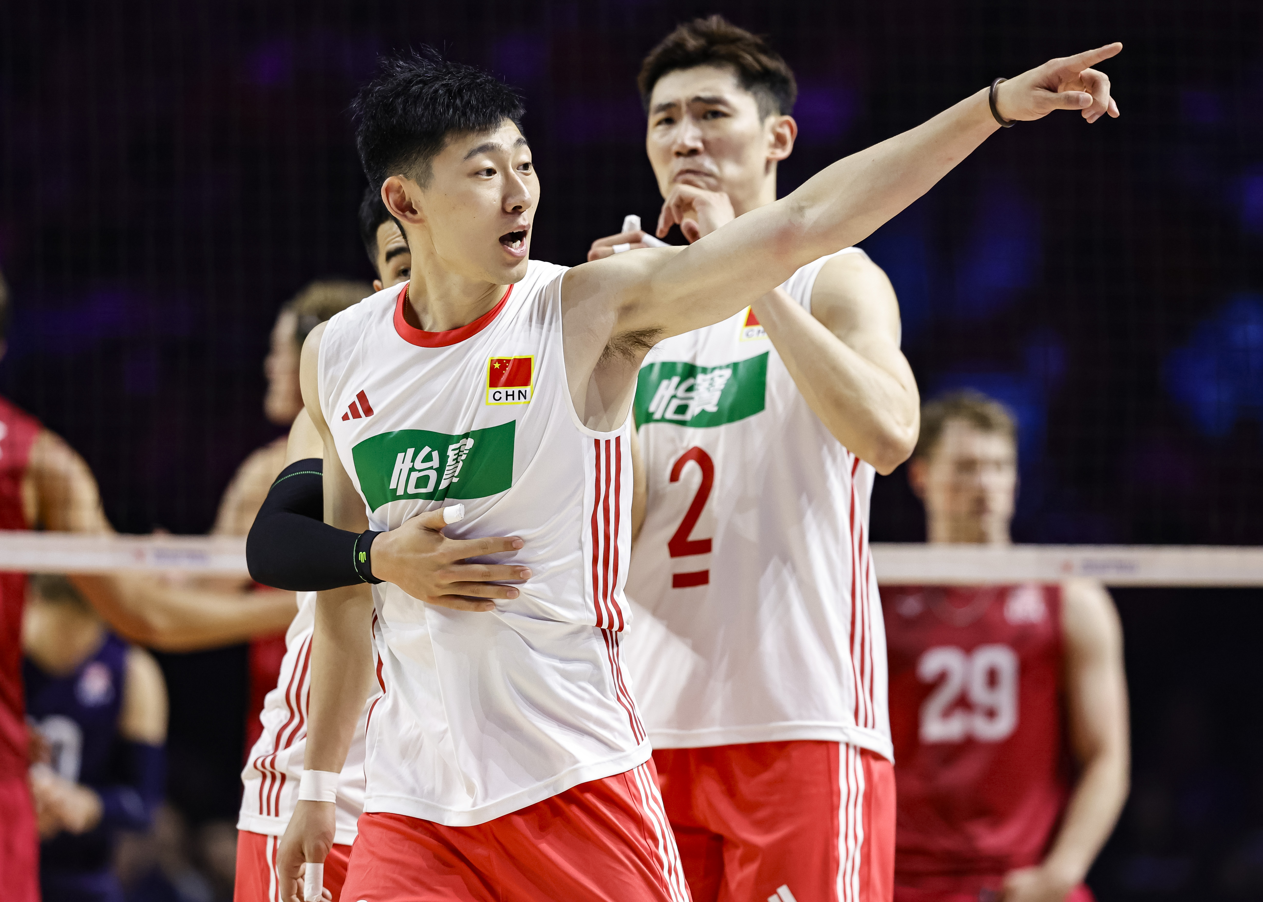 男子排球半决赛:实力擂台,风云变幻 男子排球半决赛:实力擂台,风云变幻