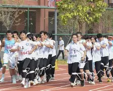 队员齐心协力，力保前进势头的简单介绍