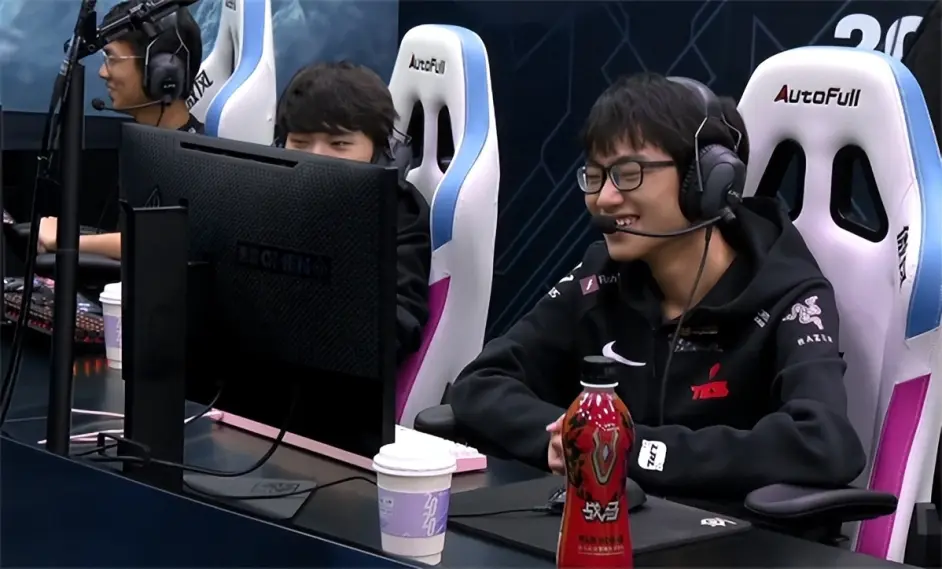 关于TES绝杀SHR,Knight线上压制力十足顶尖较量成都决赛之夜,成为赛场最大亮点的信息 关于TES绝杀SHR,Knight线上压制力十足顶尖较量成都决赛之夜,成为赛场最大亮点的信息