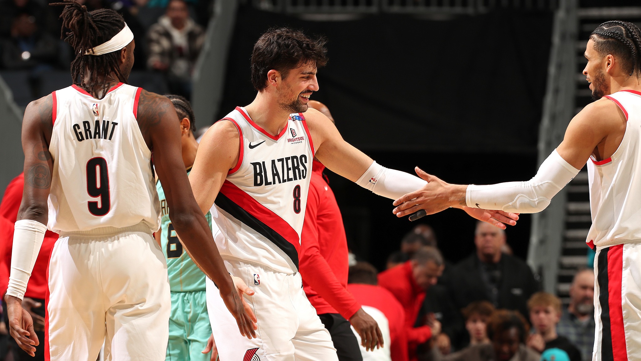 勇士力擒开拓者，取得两连胜