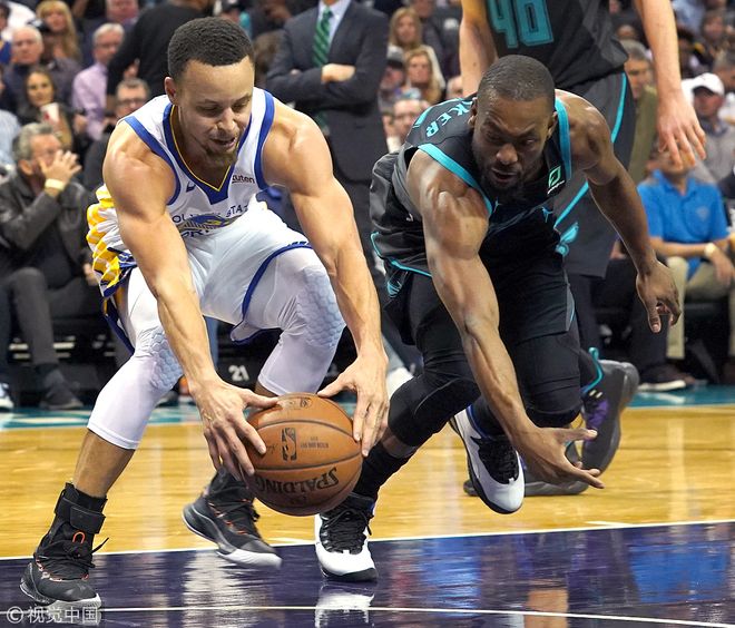 勇士在夏洛特黄蜂手下吃尽苦头,遭遇连败 勇士在夏洛特黄蜂手下吃尽苦头,遭遇连败