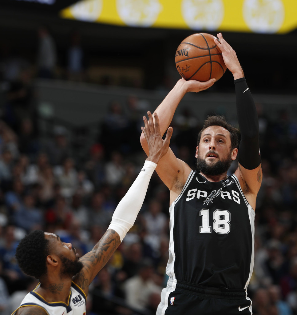 AG真人官方-北京队横扫掘金，德罗赞点燃赛场的简单介绍