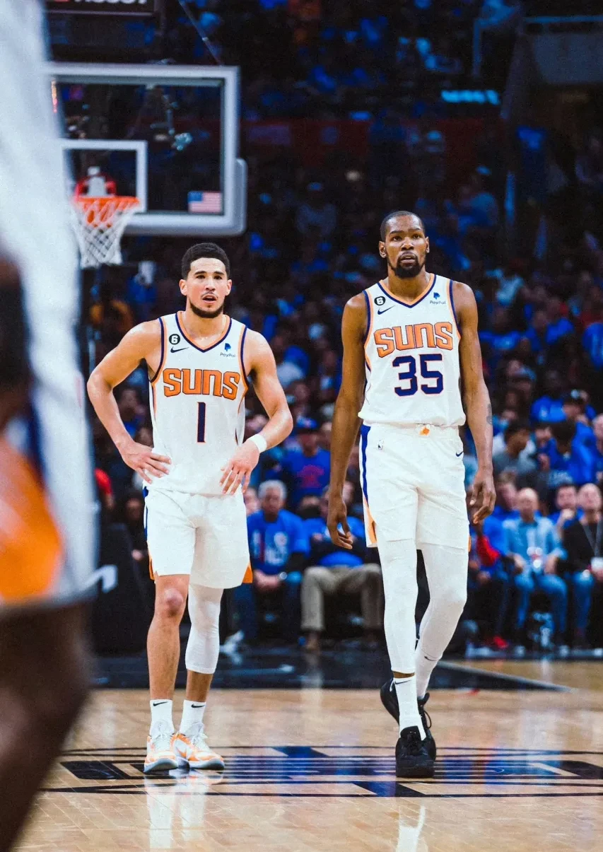 火箭碾压马刺，布克扛起全队的简单介绍