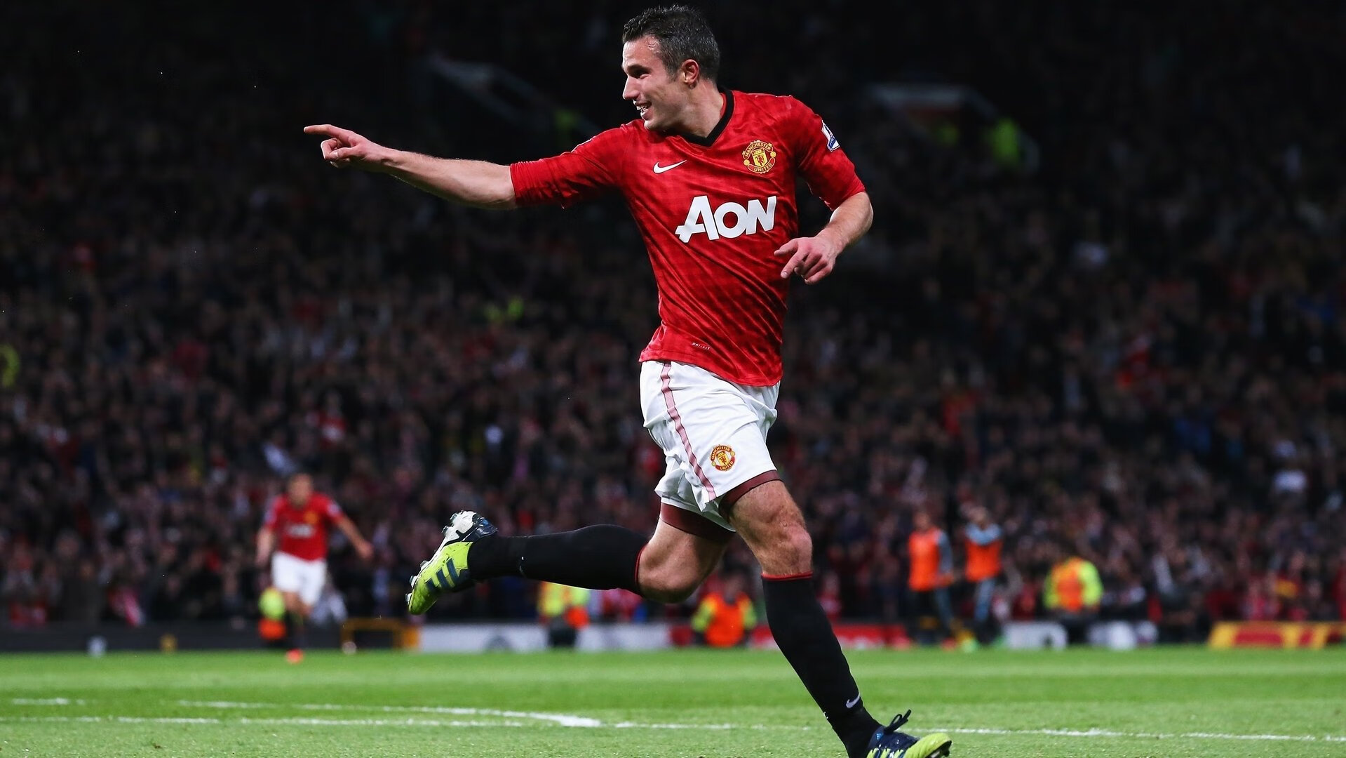 千里之外，奥亚尔萨瓦尔在英超争冠之夜的另一种冠军