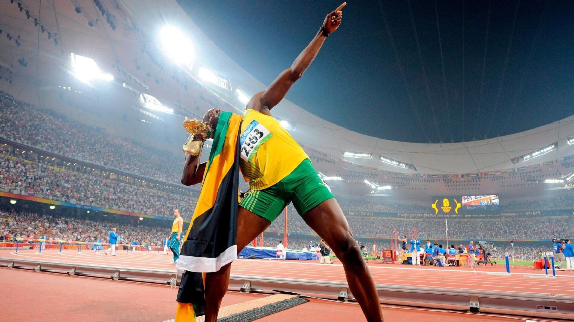 鏖战伊蒂哈德，孔德孤胆扛起拜仁铁血旗帜